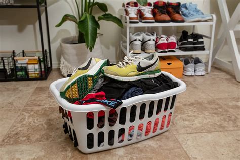 can you put sneakers in nike washing machine.